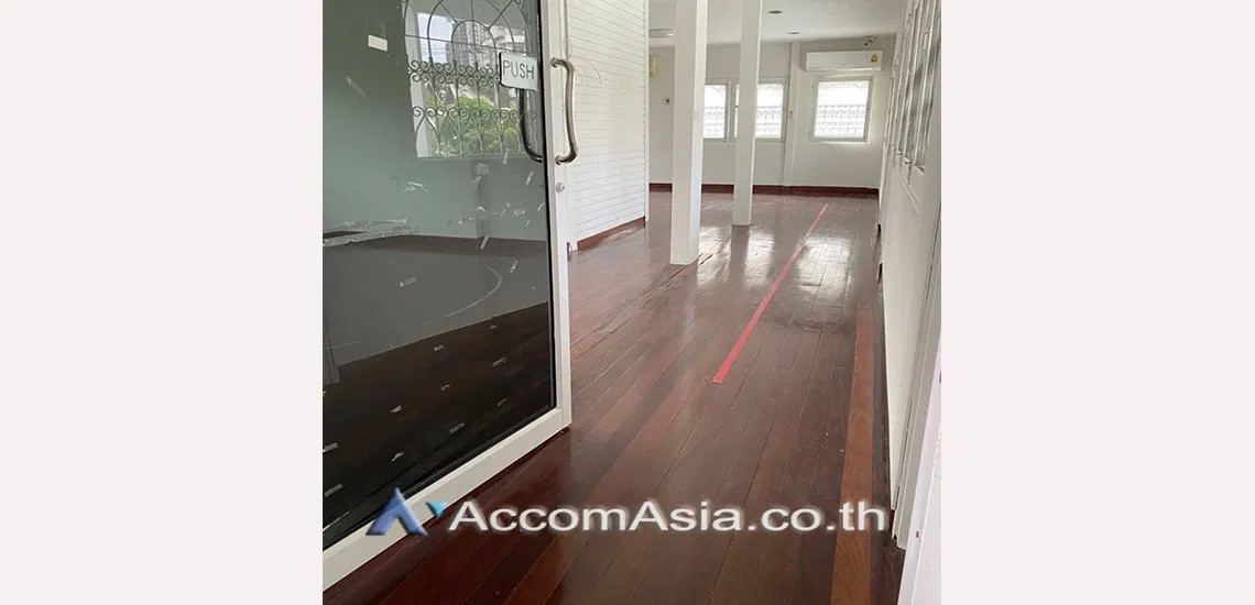 picture 🔼🔽 AccomA 📩  Spacious Single-Storey Home with Airy Garden View at Ekkamai, Sukhumvit (AA13872) - 13/16