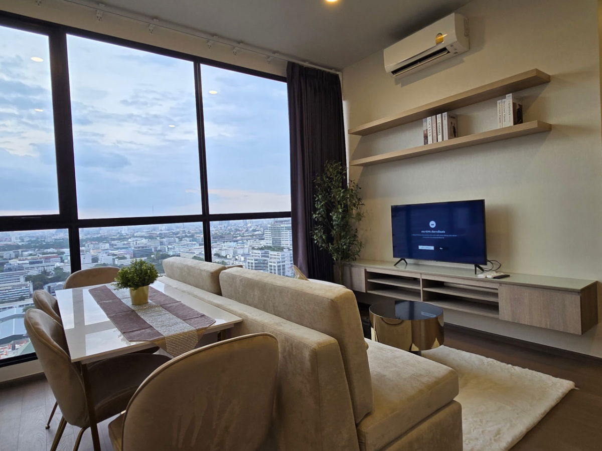picture Park Origin Phayathai【𝐒𝐄𝐋𝐋 & 𝐑𝐄𝐍𝐓】🔥Simple elegance, with a harmonious tone for both the wood floors & furniture.🔥  Contact Line ID: @hacondo - 6/10