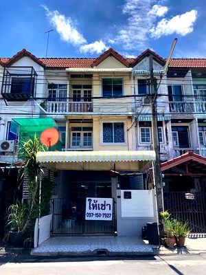 Townhouses for rent : Lak Si Villa, 4 bedrooms, 3 bathrooms 