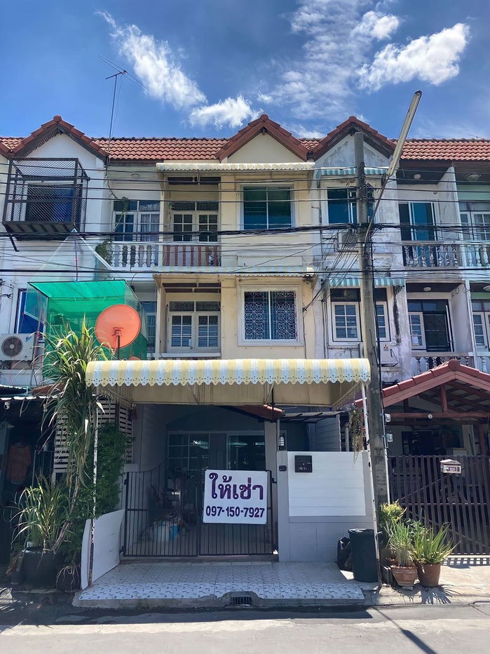 picture Lak Si Villa, 4 bedrooms, 3 bathrooms  - 1/17