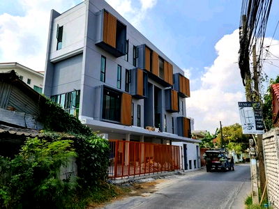 Houses for rent ม.เซนต์จอห์น : Home Office For Rent Ratchadaphisek 32 Bangkok