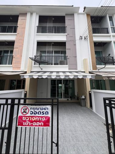 3-bed townhouse for rent, 167 sqm, 22.5 sq wah, Baan Klangmuang S-Sense Srinakarindra