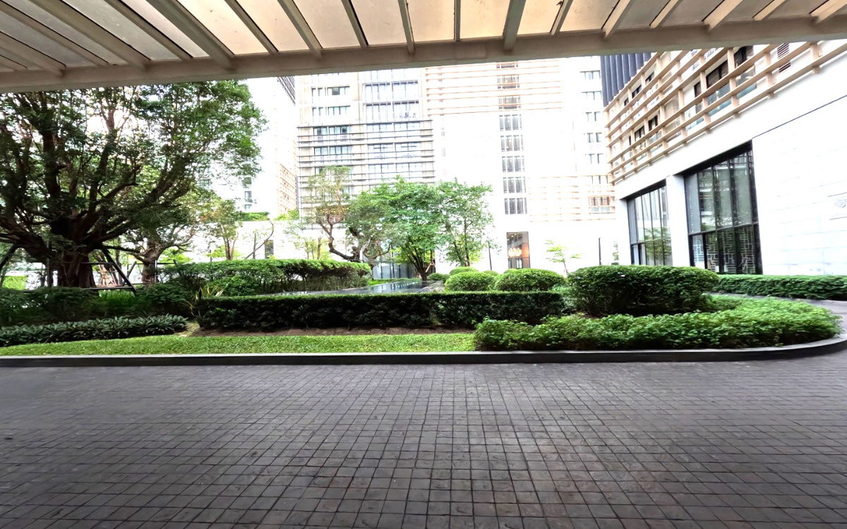 picture Park24 BTS Prompong for Sale Below Market Price. Condo Park 24 The price is lower than the market newly renovated.  - 35/39