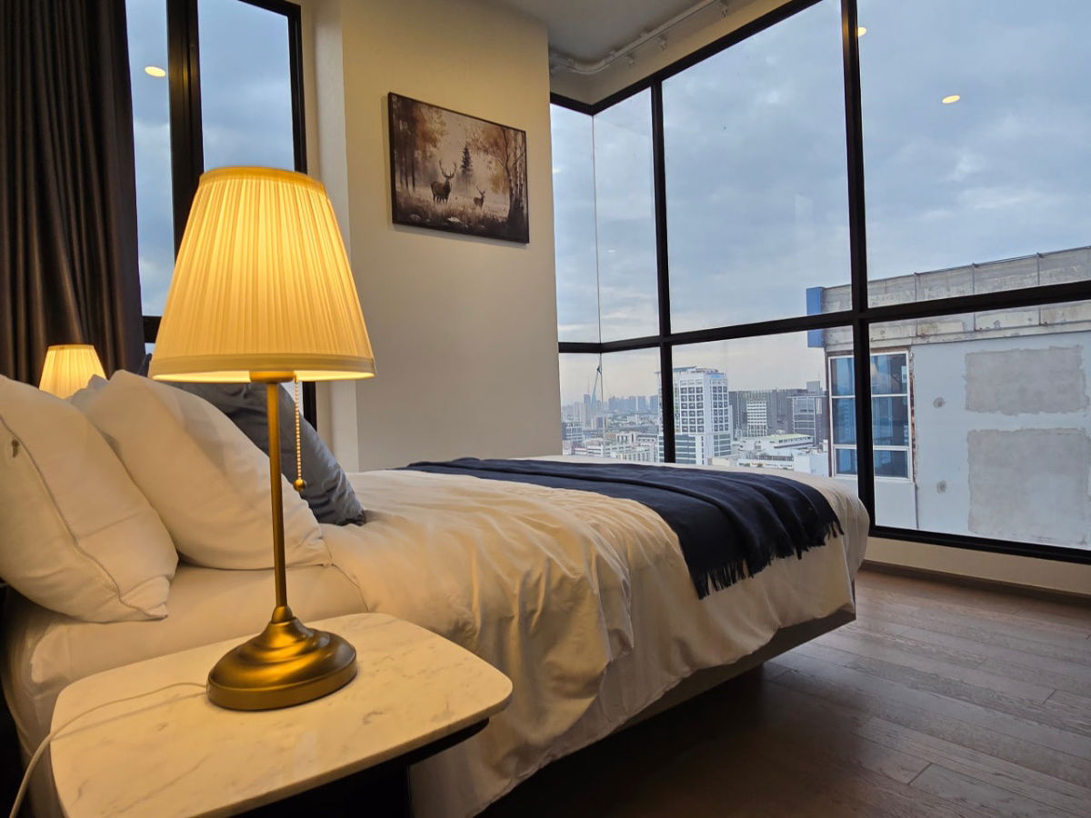 picture Park Origin Phayathai【𝐒𝐄𝐋𝐋 & 𝐑𝐄𝐍𝐓】🔥Simple elegance, with a harmonious tone for both the wood floors & furniture.🔥  Contact Line ID: @hacondo - 2/10