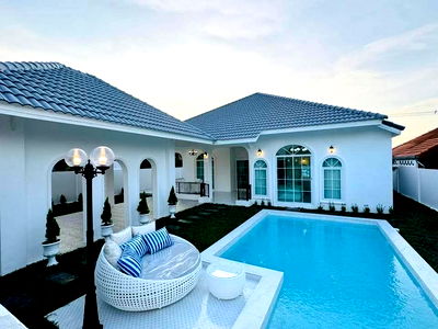 Houses for rent Bang Lamung Chonburi : Pool villa for rent near Thara Phatthana Phoenix School, Pattaya