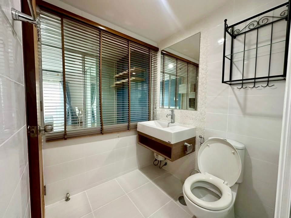 รูป code : C05 ให้เช่าคอนโด กรีเน่ คอนโด สุทธิสาร (Grene Condo Sutthisan) | ห้องใหญ่ 31 ตร.ม. ชั้น 4 เฟอร์ครบ เครื่องใช้ไฟฟ้าครบ พร้อมอยู่ - รูปที่ 2/8