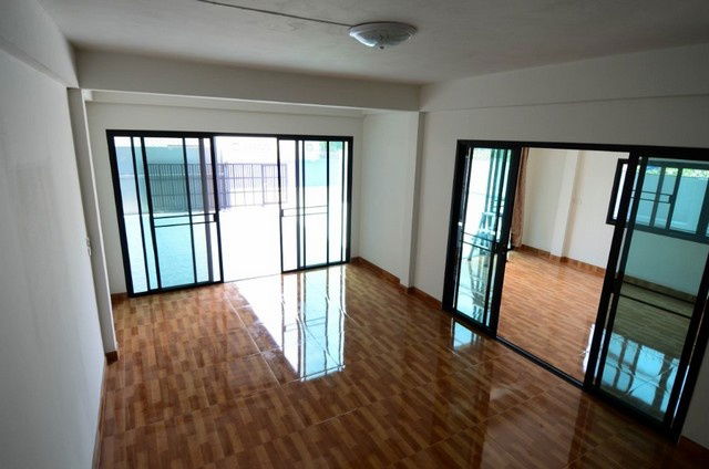 picture Detached House For Rent Chokchai 4, Lat Phrao - 5/8