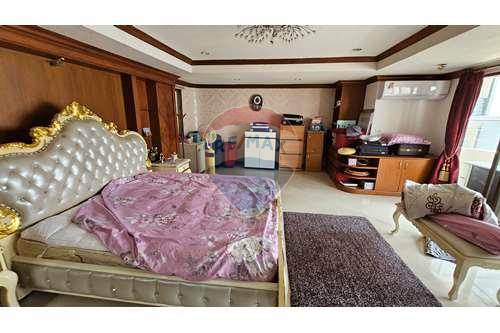 picture [920021007-306] well maintained and spacious condo in the heart of the city for sale - 21/27
