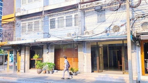 BTS Phra Khanong 800 m. 3-unit 4-story commercial building for rent 54 sq.wa. 792 sq.m. located on t