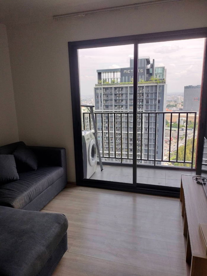 picture Rent: Condo The Base Garden Rama 9 *Corner Room* at Line: @homefinder - 8/10