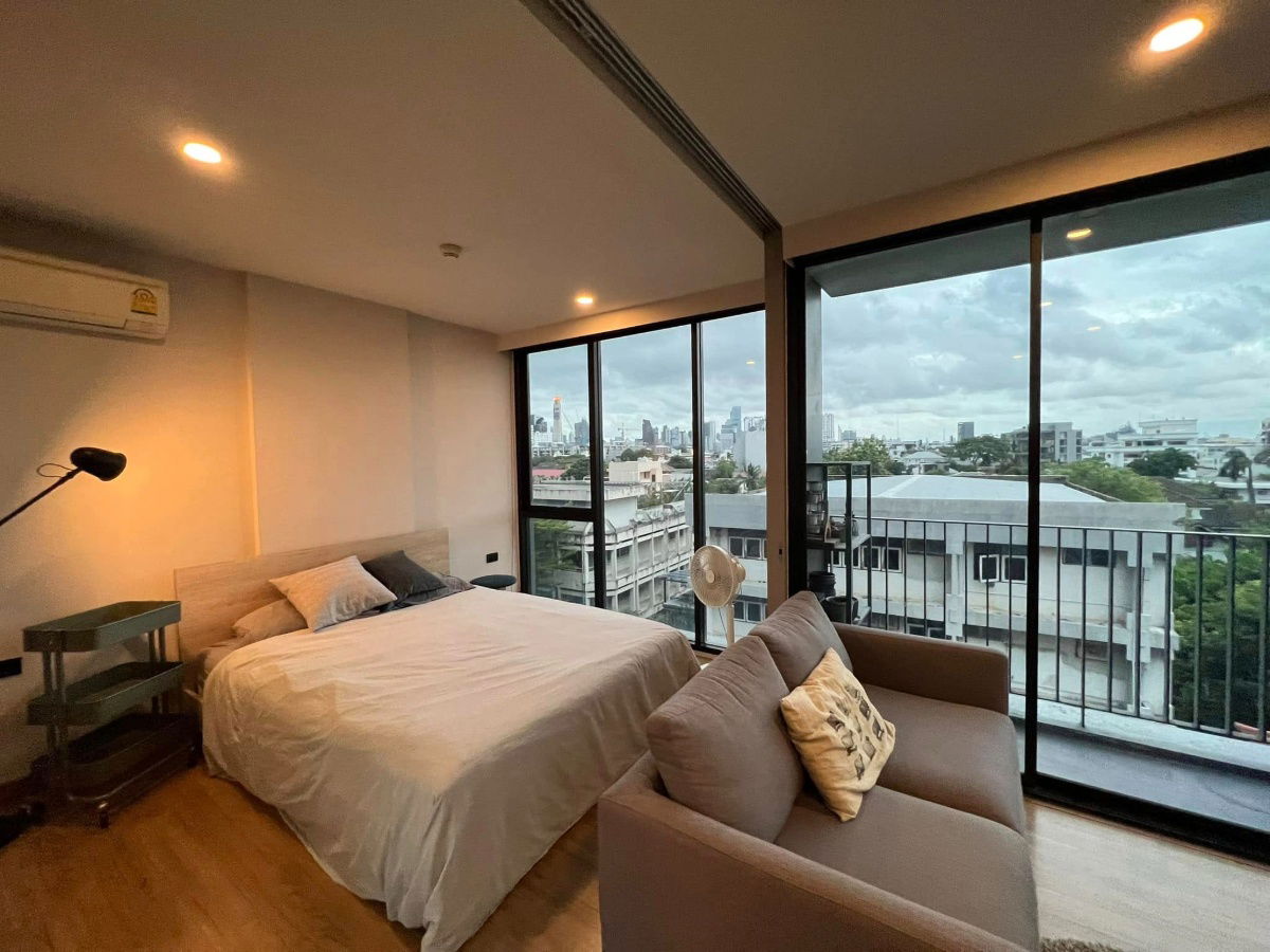 picture For Rent : FYNN Aree Condo near BTS Aree *Nice Room Corner Room* at Line : @homefinder - 2/9