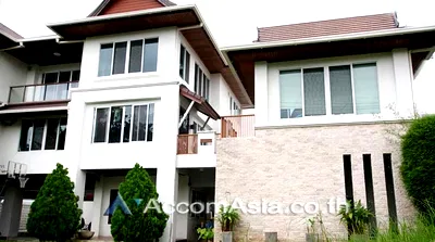 Houses for rent Bangkok University : 🔼🔽 AccomA 📩 Private Swimming Pool,Home Office,Pet friendly 4 BR House in Khlong Ton Nuea (AA13128)
