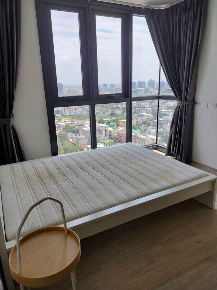 picture Rent: Condo The Base Garden Rama 9 *Corner Room* at Line: @homefinder - 1/10