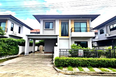 ขายบ้านเดี่ยว : ขายบ้านเดี่ยว 2 ชั้น หมู่บ้าน ไลฟ์ บางกอก บูเลอวาร์ด รามอินทรา 65 50 ตารางวา 