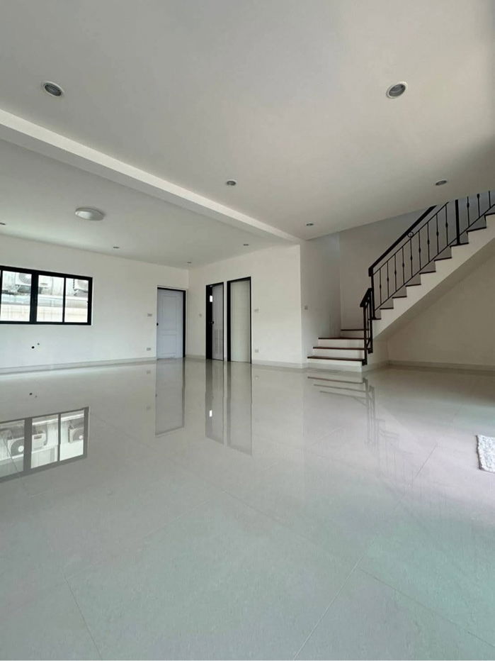 รูป  ทาวน์โฮม 3 ชั้น สร้างใหม่ หลังใหญ่  3 ห้องนอน 4 ห้องน้ำ - รูปที่ 7/8