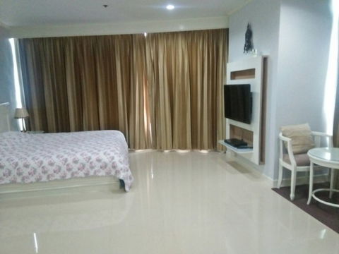 P-39241 Condo for rent President Place fully furnished (Confirm again when visit). 