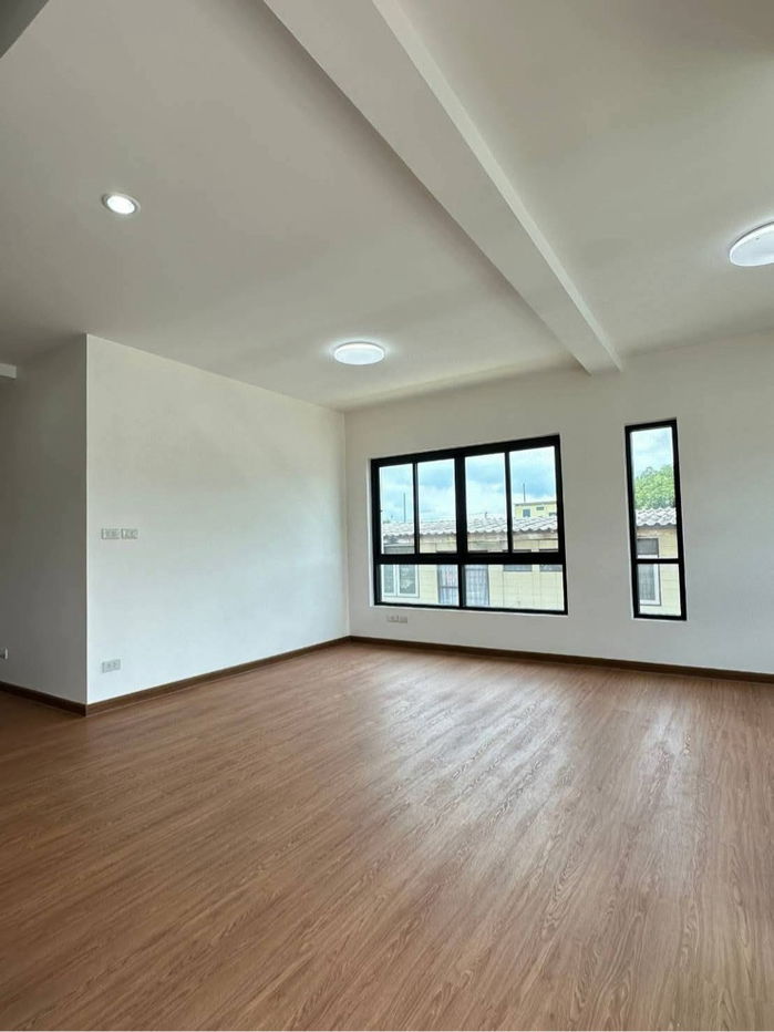 รูป ทาวน์โฮม 3 ชั้น สร้างใหม่ หลังใหญ่  3 ห้องนอน 3 ห้องน้ำ - รูปที่ 7/9