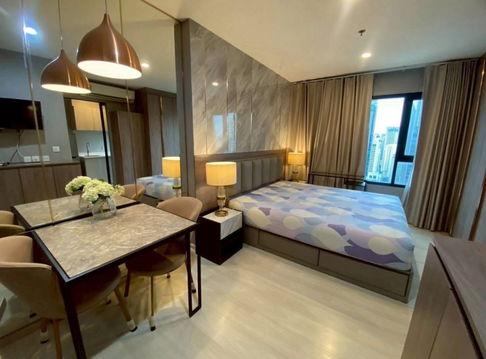 Forrent Life Asoke Condominiums 
