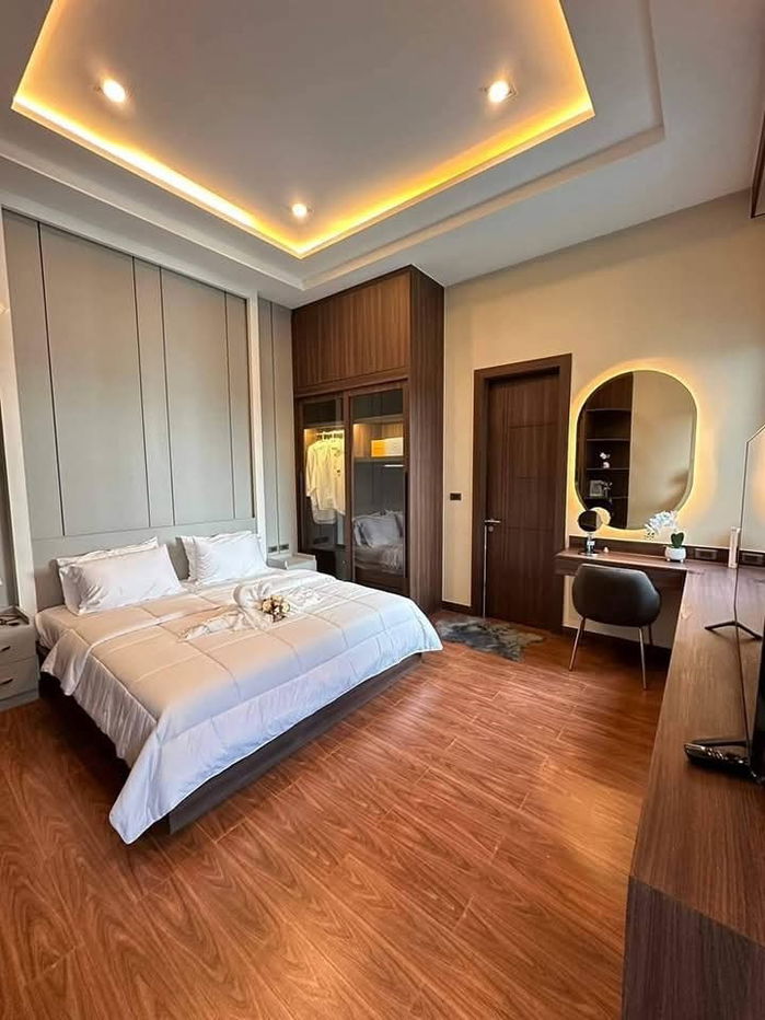 picture Large function pool villa for sale near Motorway No. 7 - 7/13