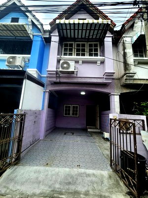 Townhouses for rent Pho Kaew Road : Town House For Rent Phibun Village Bangkok