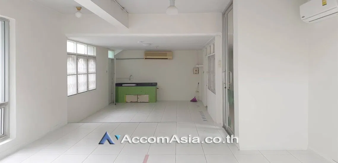 picture 🔼🔽 AccomA 📩  Spacious Single-Storey Home with Airy Garden View at Ekkamai, Sukhumvit (AA13872) - 7/16