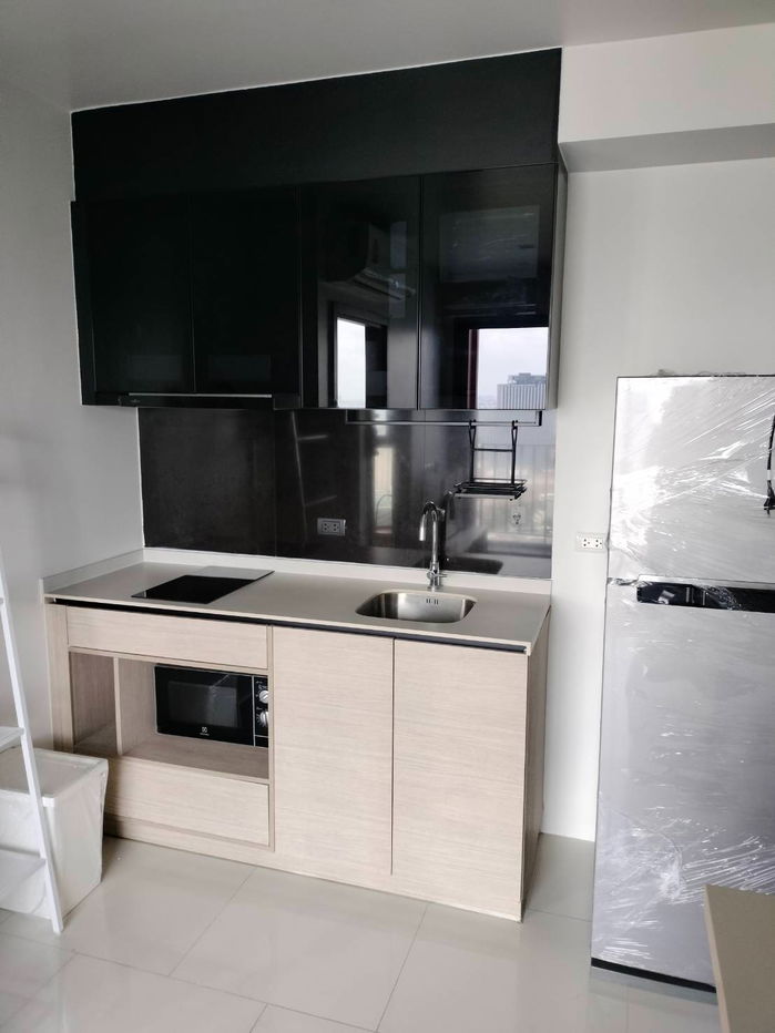 picture Rent: Condo The Base Garden Rama 9 *Corner Room* at Line: @homefinder - 4/10