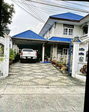 Two-Storey Single House for Sale in Bangna Villa-Ploy Village, located on Sornhirun Soi, Bangna-Trad 39 Road.