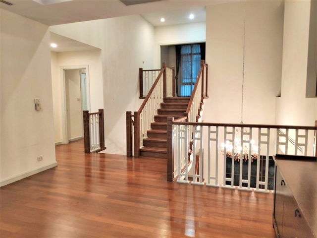 picture Thonglor Ekkamai BTS Phra Khanong. 500 m. Luxurious 3-story detached house for rent with private poo - 6/8