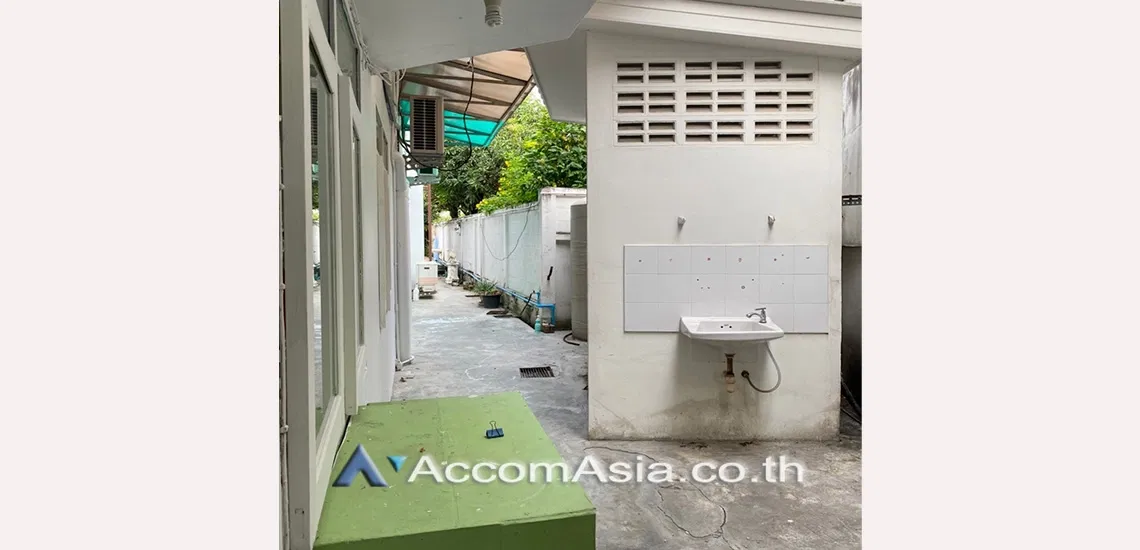 picture 🔼🔽 AccomA 📩  Spacious Single-Storey Home with Airy Garden View at Ekkamai, Sukhumvit (AA13872) - 15/16