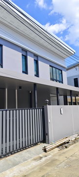 2-Storey Semi-Detached House in Prime Location – Close to MRT & Shopping Malls