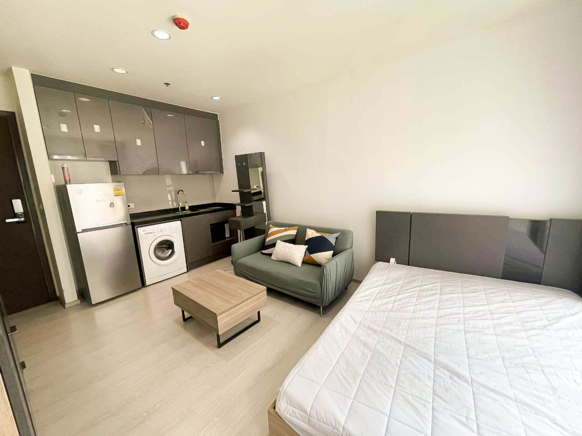 รูป Rent 1 bed 1baht 24 sqm Rhythm Asoke 1 Condo Minimum contract 1 year contract we have many units here pls contact us Can Negoวิวสวน - รูปที่ 2/13