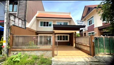 Houses for rent ห้างริมปิงซุปเปอร์มาร์เก็ต : House for rent in Khu Muang, near Wat Phra Singh, in the Khu Muang area. 3 bedrooms, 30,000 baht per month.
