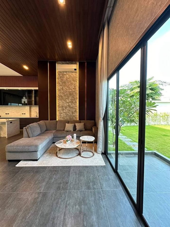 picture Large function pool villa for sale near Motorway No. 7 - 4/13