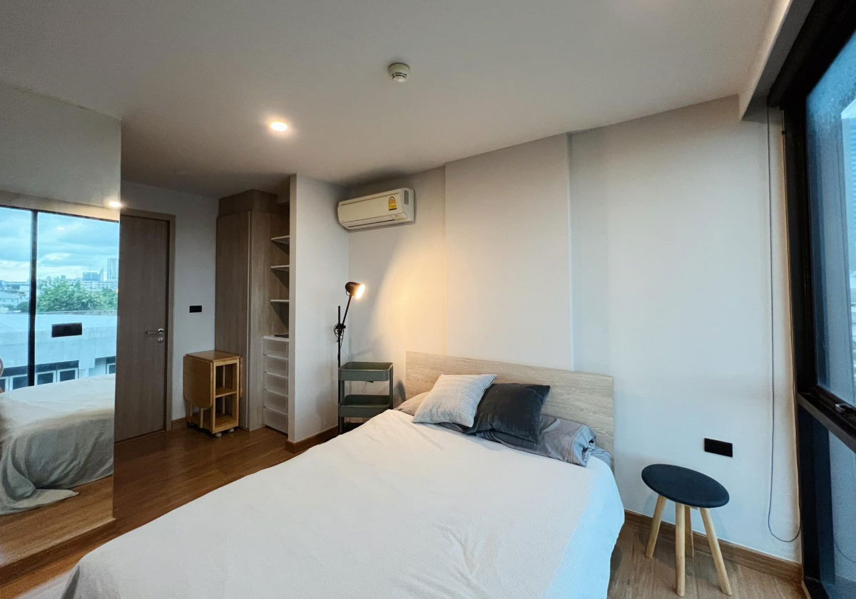 picture For Rent : FYNN Aree Condo near BTS Aree *Nice Room Corner Room* at Line : @homefinder - 7/9