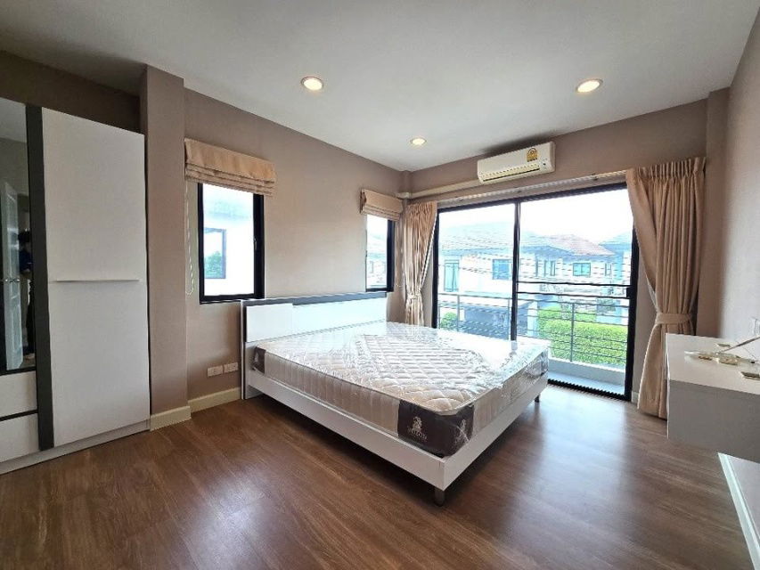 รูป ขายบ้านเดี่ยว 2 ชั้น หมู่บ้าน ไลฟ์ บางกอก บูเลอวาร์ด รามอินทรา 65 50 ตารางวา  - รูปที่ 4/7