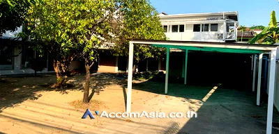 Houses for rent Bangkok University : 🔼🔽 AccomA 📩  Spacious Single-Storey Home with Airy Garden View at Ekkamai, Sukhumvit (AA13872)
