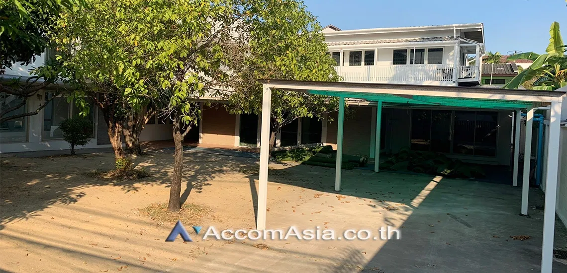 picture 🔼🔽 AccomA 📩  Spacious Single-Storey Home with Airy Garden View at Ekkamai, Sukhumvit (AA13872) - 1/16