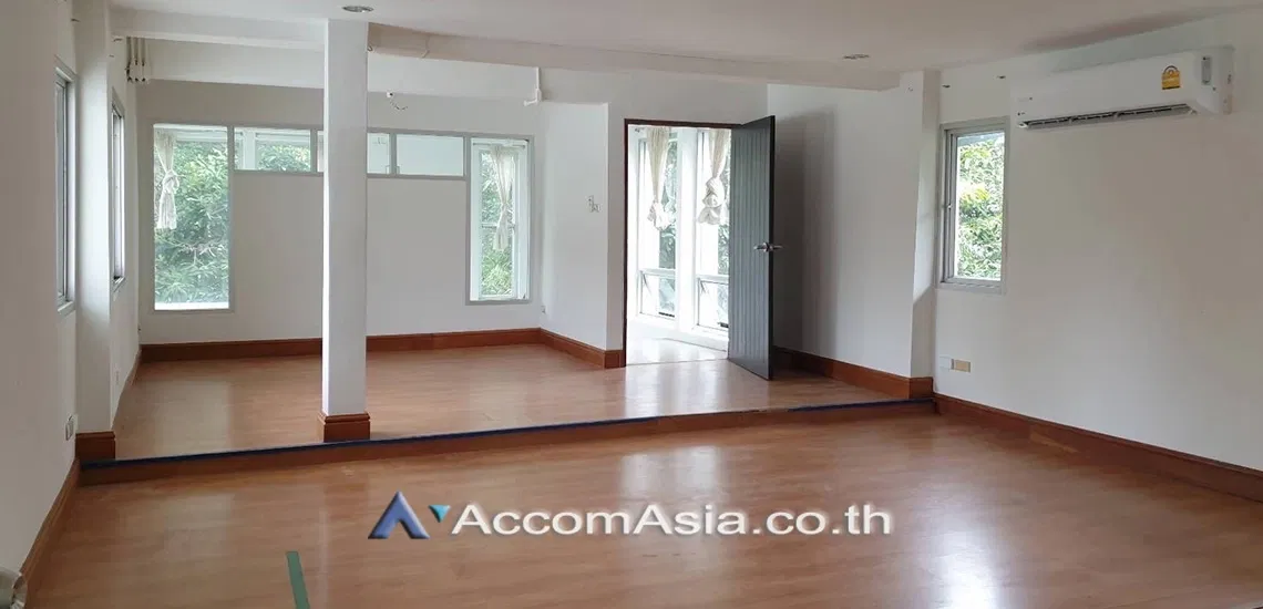 picture 🔼🔽 AccomA 📩  Spacious Single-Storey Home with Airy Garden View at Ekkamai, Sukhumvit (AA13872) - 10/16