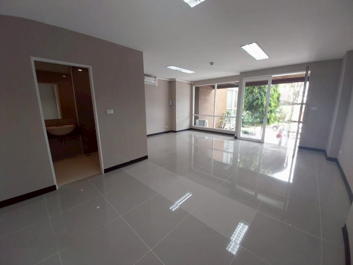 รูป 📍 ให้เช่าห้องโล่ง ชั้น 1 เหมาะทำการค้า Airlink Residence ร่มเกล้า–สุวรรณภูมิ อาคาร 2 ทำเลดี ใกล้สนามบินสุวรรณภูมิและ Airport Link ลาดกระบัง ✨ - รูปที่ 4/9