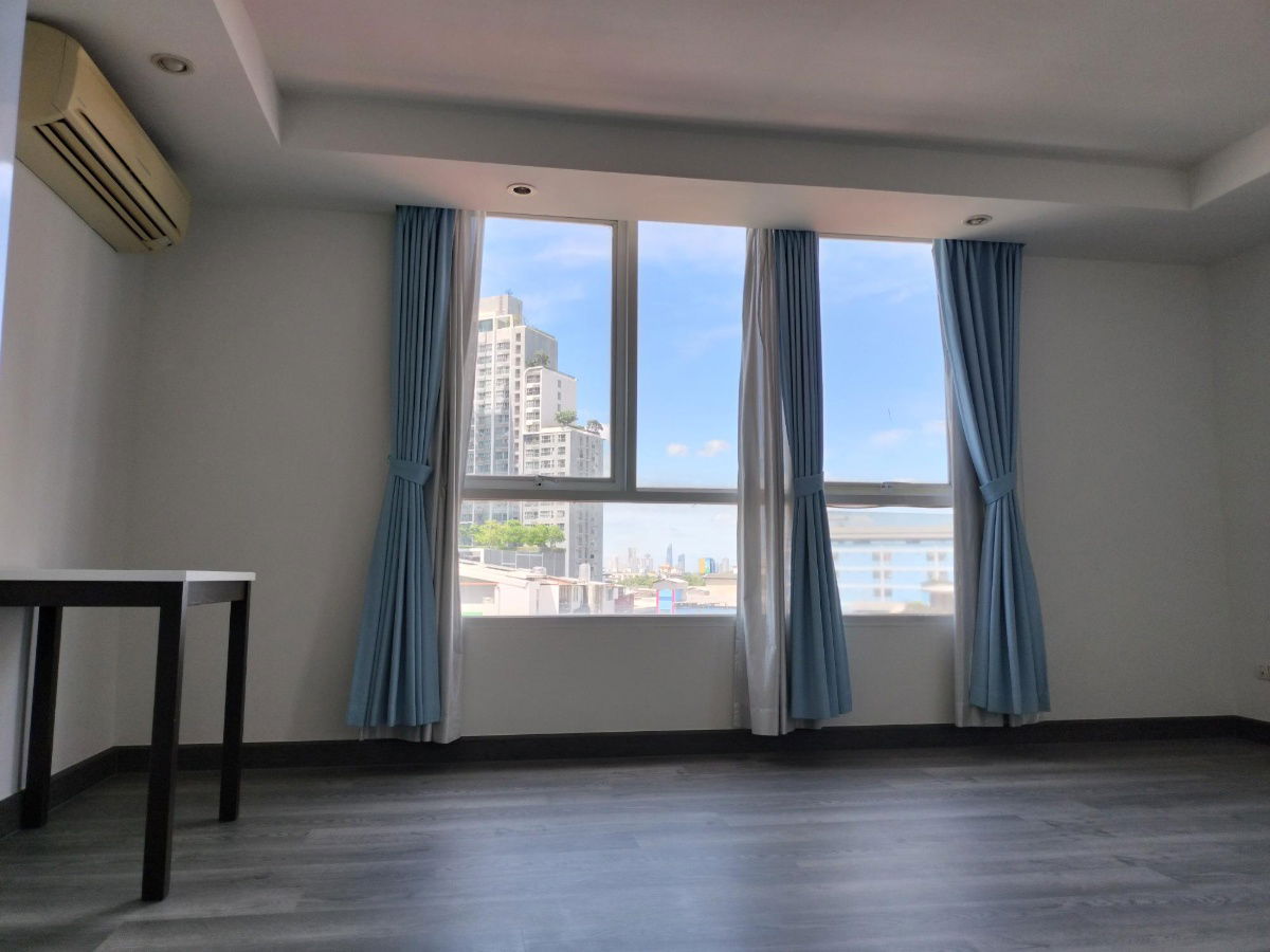 picture Low Rise 8th Fl., Corner unit 48 sqm., Near BTS Pra khanong - 2/23