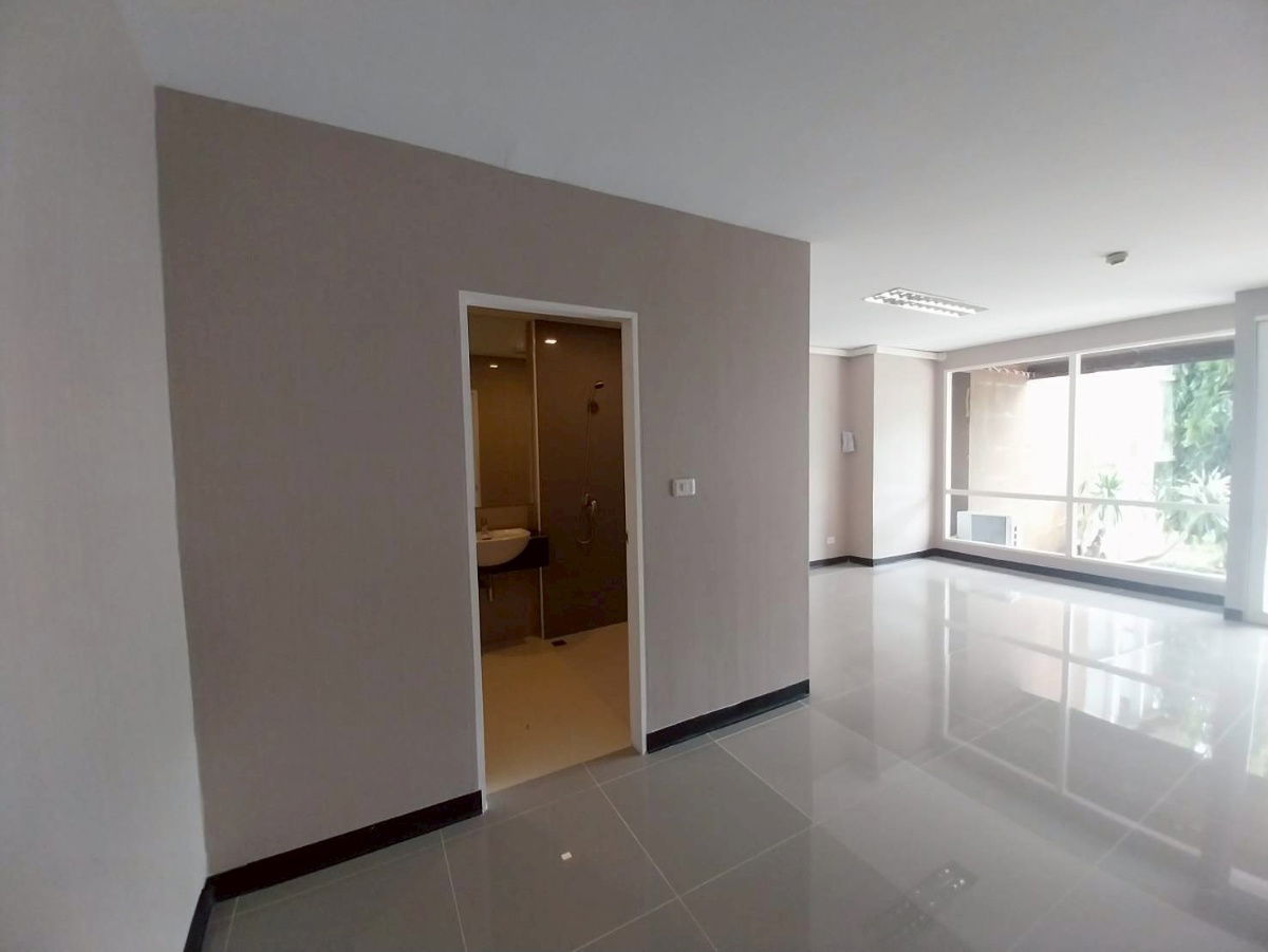 รูป 📍 ให้เช่าห้องโล่ง ชั้น 1 เหมาะทำการค้า Airlink Residence ร่มเกล้า–สุวรรณภูมิ อาคาร 2 ทำเลดี ใกล้สนามบินสุวรรณภูมิและ Airport Link ลาดกระบัง ✨ - รูปที่ 3/9