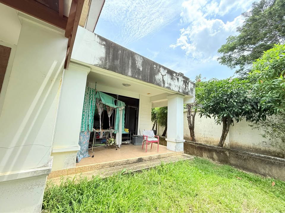 picture Single-family home for sale, ready to move in.  Setthasiri Village, Wongwaen-Sukhaphiban 2 - 2/16