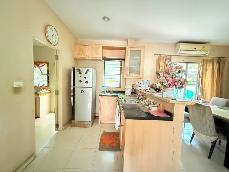 picture Single-family home for sale, ready to move in.  Setthasiri Village, Wongwaen-Sukhaphiban 2 - 8/16