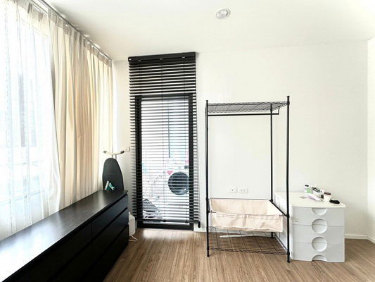 picture FOR RENT BAAN KLANG MUANG WATCHARAPOL / 3 bedrooms 3 bathrooms / 18 Sqw. 150 Sqm. **25,000** CLOSE TO CHALONG RAT EXPRESSWAY - 7/12