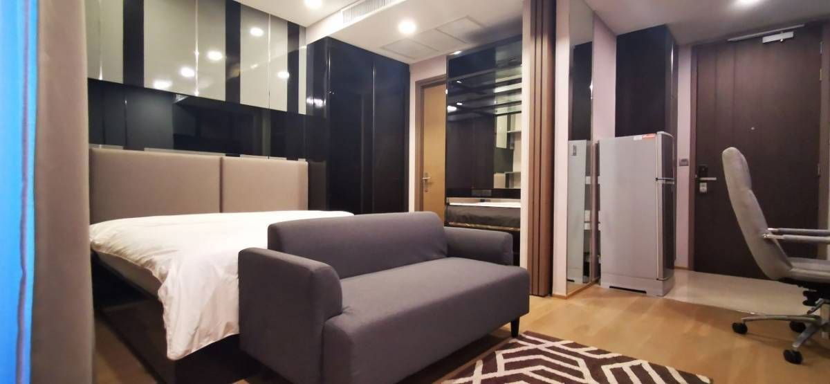 รูป Ashton Chula Silom【𝐑𝐄𝐍𝐓】🔥ห้องสวย สไตล์โมเดิร์น เรียบหรู  เฟอร์นิเจอร์จัดเต็ม ส่วนกลางครบครัน ใกล้สามย่านมิตรทาวน์🔥  ติดต่อไลน์ไอดี: @hacondo - รูปที่ 2/7