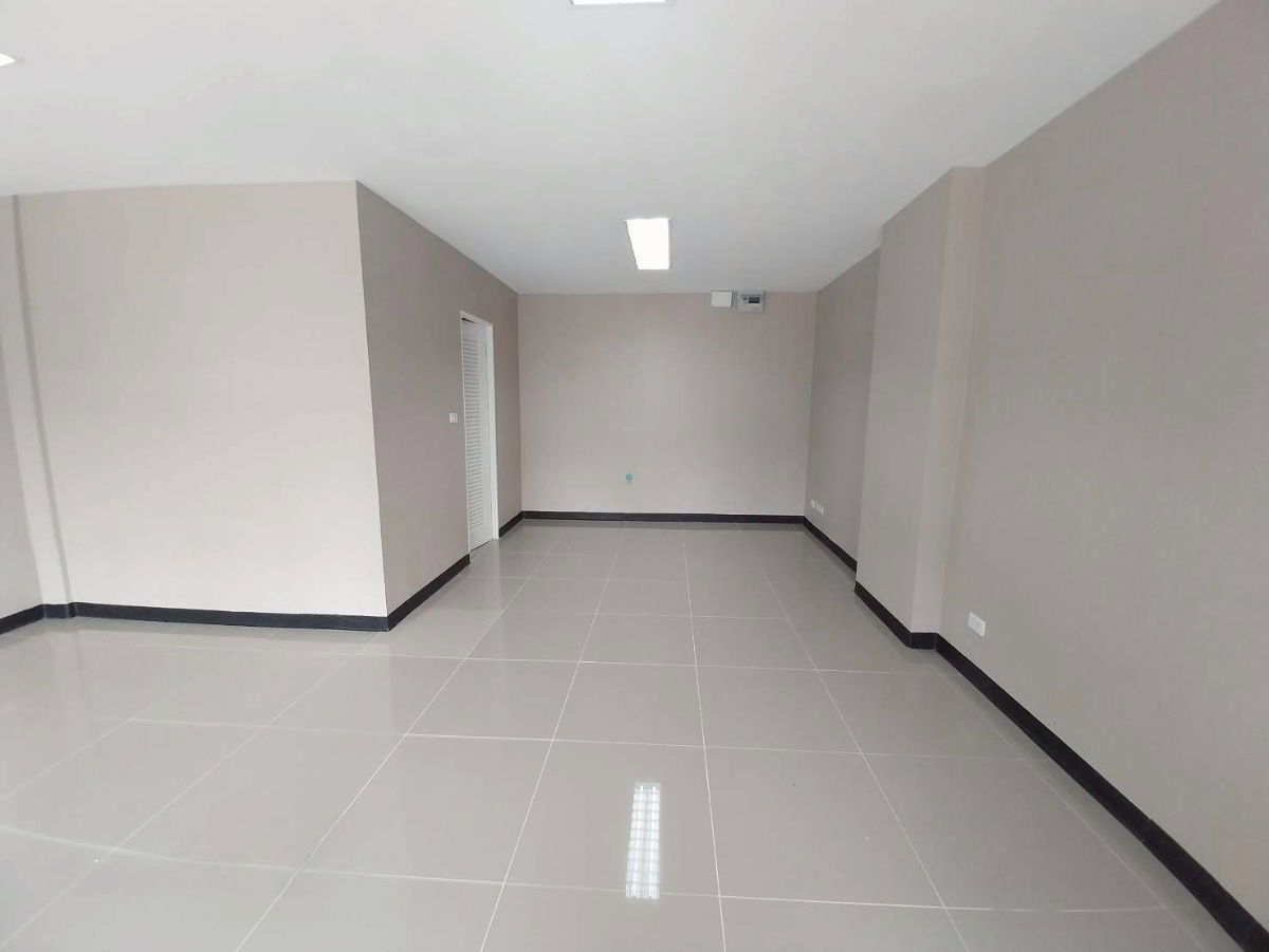 รูป 📍 ให้เช่าห้องโล่ง ชั้น 1 เหมาะทำการค้า Airlink Residence ห้องกว้าง 39.10 ตร.ม. อาคาร 2 ทำเลดี ใกล้สนามบินสุวรรณภูมิและ Airport Link ลาดกระบัง ✨ - รูปที่ 4/8