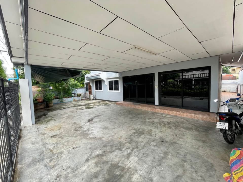 รูป ให้เช่าบ้านเดี่ยว2ชั้น ตกแต่งใหม่ นวมินทร์ 42 เลี้ยงสัตว์ได้  - รูปที่ 3/13