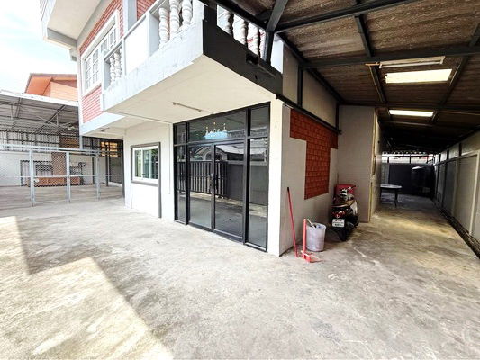 picture FOR RENT DETACHED HOUSE WAREHOUSE NAVAMIN 42 / 3 bedrooms 3 bathrooms / 100 Sqw. 300 Sqm. **22,000** CLOSE TO PATTAVIKORN MARKET - 2/13