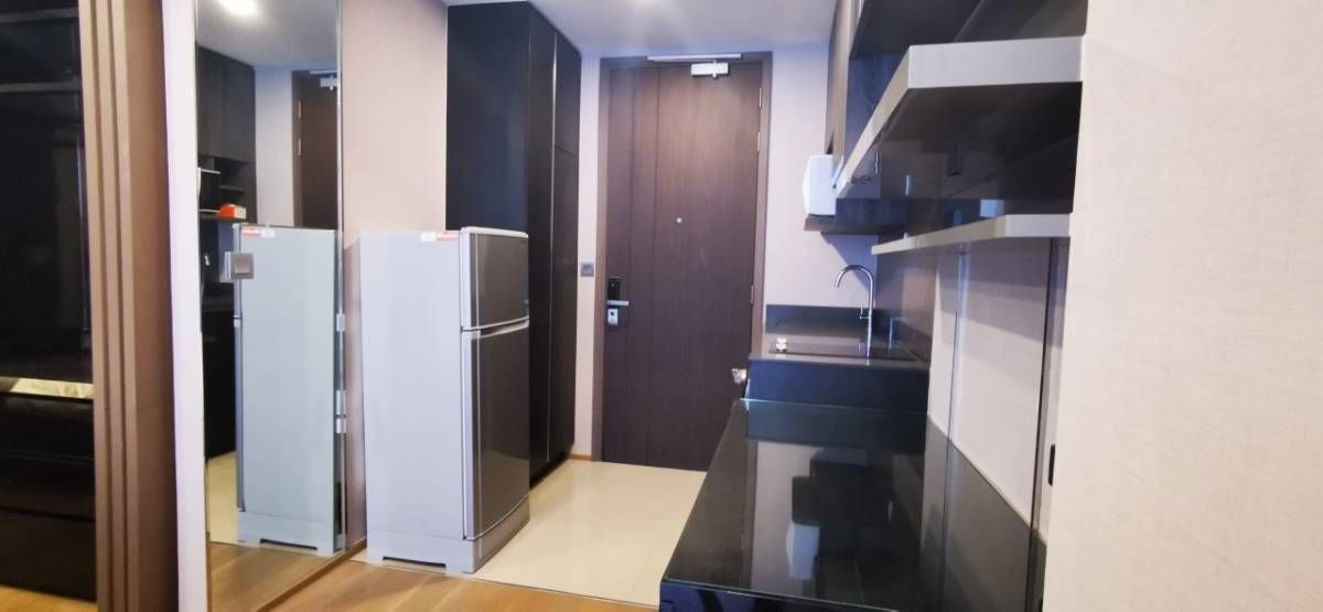 รูป Ashton Chula Silom【𝐑𝐄𝐍𝐓】🔥ห้องสวย สไตล์โมเดิร์น เรียบหรู  เฟอร์นิเจอร์จัดเต็ม ส่วนกลางครบครัน ใกล้สามย่านมิตรทาวน์🔥  ติดต่อไลน์ไอดี: @hacondo - รูปที่ 3/7
