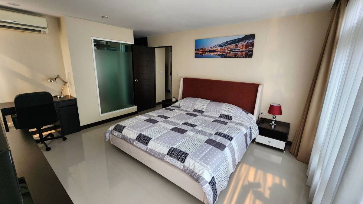 picture Condominium  for rent near the mall - 4/22